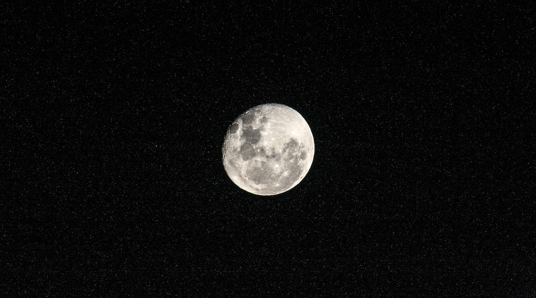 Au clair de la Lune, les Ages Sombres se dévoilent