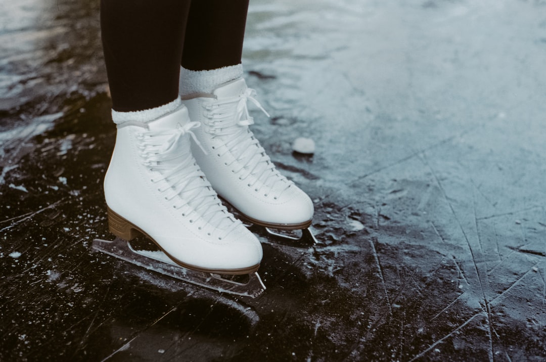 Les roues de la fortune : L’évolution des patins à glace et rollers