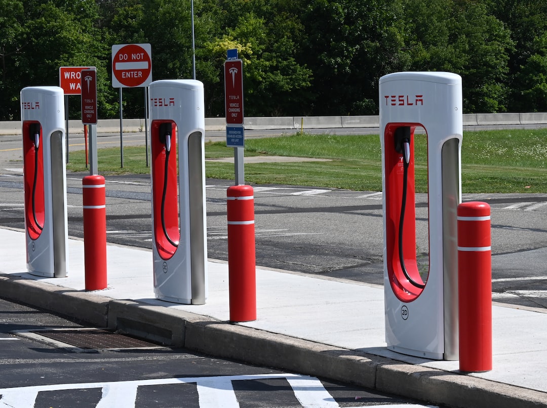 Branché sur l’avenir : le connecteur de recharge Tesla, nouvelle prise de pouvoir ?