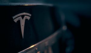 « Tesla modèle Y, roue arrière à l’appui…et moins chère ! »