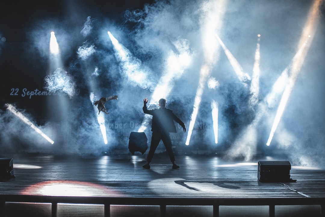 2 women dancing on stage