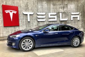 Dojo à Buffalo : Quand Tesla Joue au Shogun des Superordinateurs