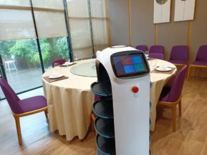 LG et Bear Robotics : Quand les robots servent à table, la technologie nous met l’eau à la bouche!
