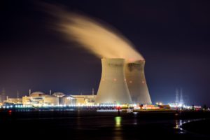 Nucléaire : Le Réacteur du Bonheur ou du Danger?
