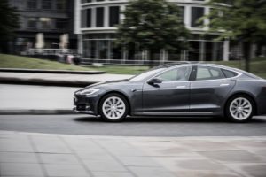 La « Model 3 » et les Surprises en Série!