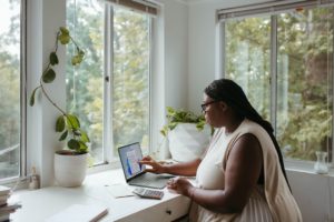 Les grandes entreprises peuvent-elles vraiment forcer le retour au bureau?